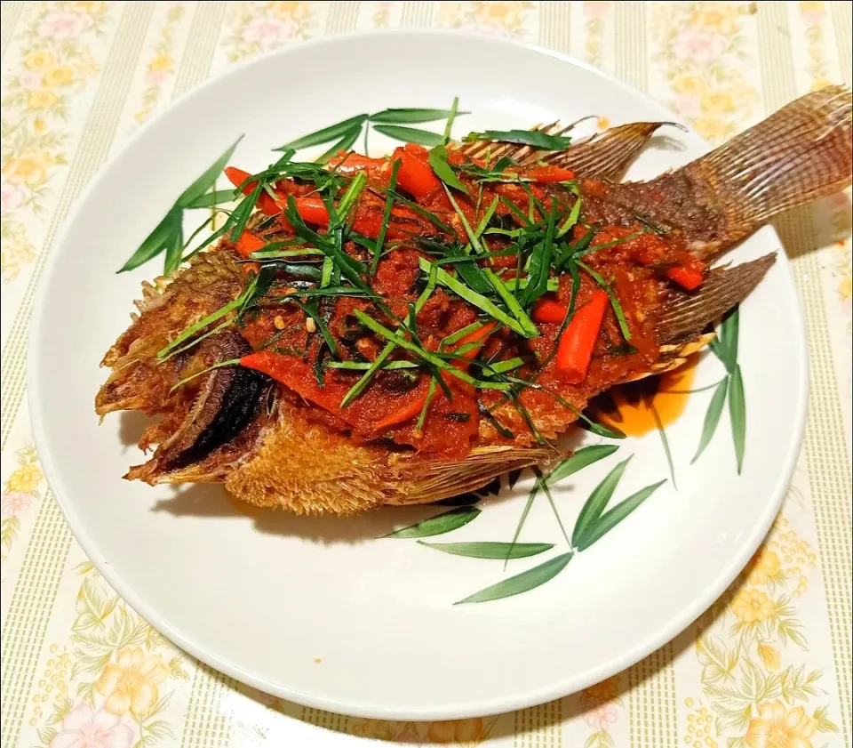 Fried Tilapia with Curry Paste|🌿Veerapan Mu🌿さん