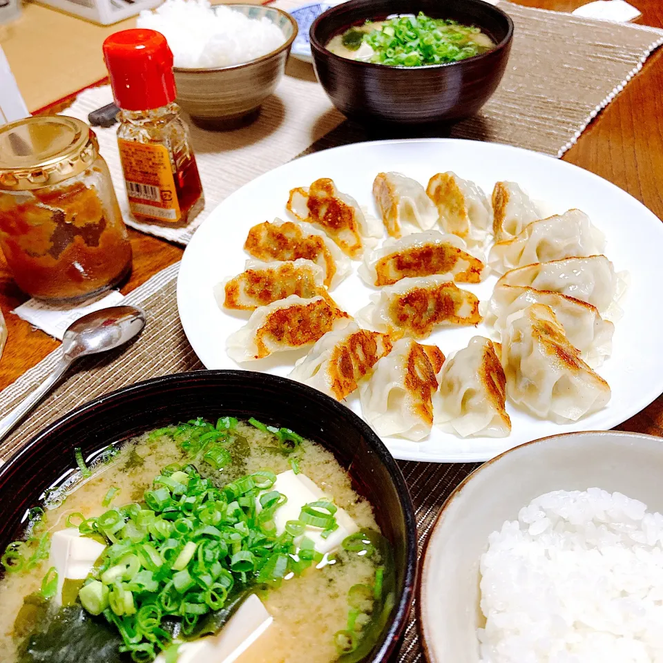 豆腐の味噌汁と餃子焼いただけ|akkoさん