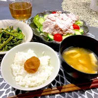 Snapdishの料理写真:豚しゃぶサラダ、空芯菜の中華炒め、味噌汁|miyakoさん