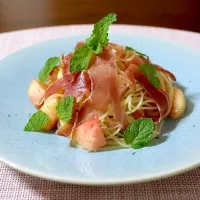 桃の冷製スパゲティーニ