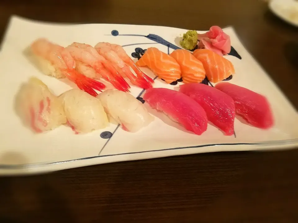 今夜の主役はシャリは少な目
ヘルシー🍣握り寿司|kazu sさん