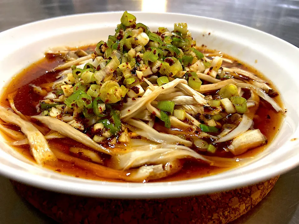 Steamed King Trumpet Mushroom with garlic and green Orion in Spicy Soy Sauce|teelakさん