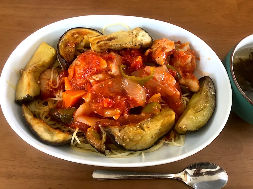 チキン入りラタトゥイユ風冷製トマトパスタ🍅|ゆっこっこさん