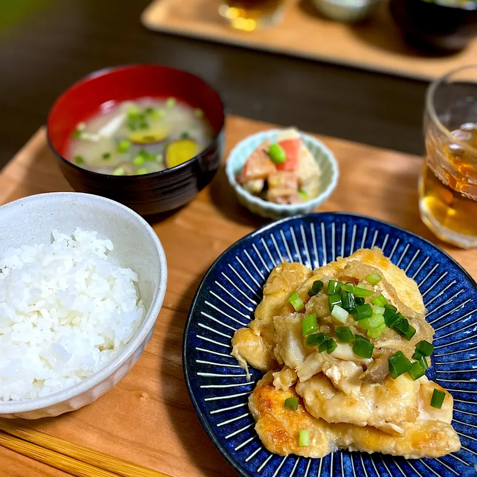 鶏むね肉おろしポン酢煮
トマトレンコン
しめじさつまいも味噌汁|ちぐあささん