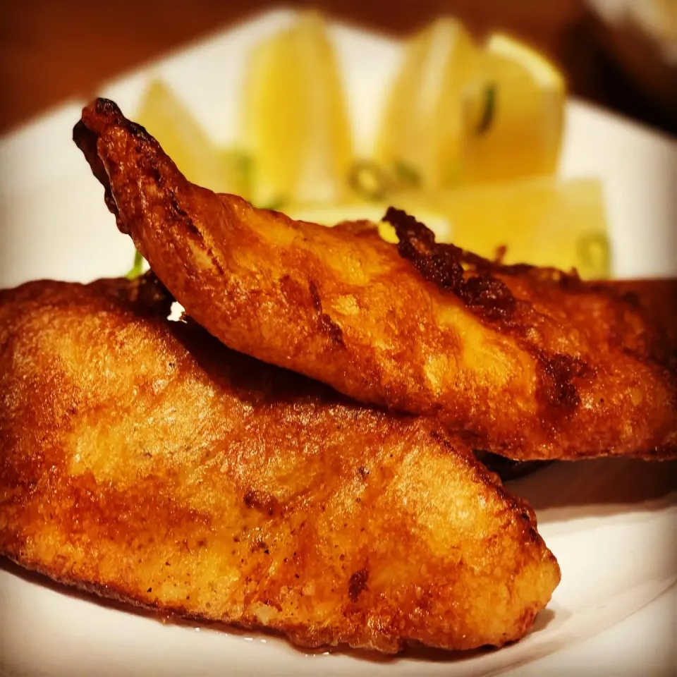 Stay Home till next week 
Fish & Chips ! Cooked in Yeast Batter tonight with lemon Cabbage Coleslaw , Fresh Tartar Sauce 
#chips #fish #tartar 
#hoecooking #ilo|Emanuel Hayashiさん