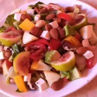 Vegetable salad with fruits and cheese|Souma Rさん