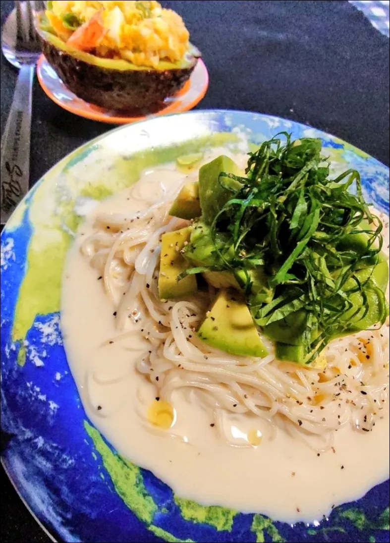 アボカド豆乳素麺
海老玉サラダ(アボカップ)|マギーさん