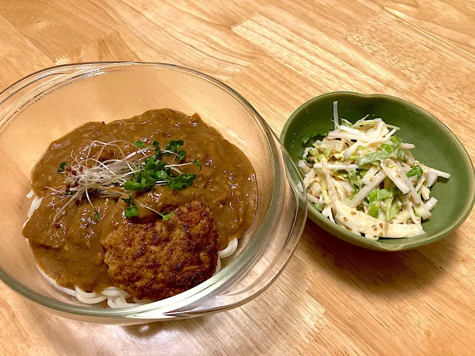 Snapdishの料理写真:大人のワンプレートお子様ランチ？カレーハンバーグパスタ😽とキャベツ大根ちくわのコールスローサラダ|さくたえさん