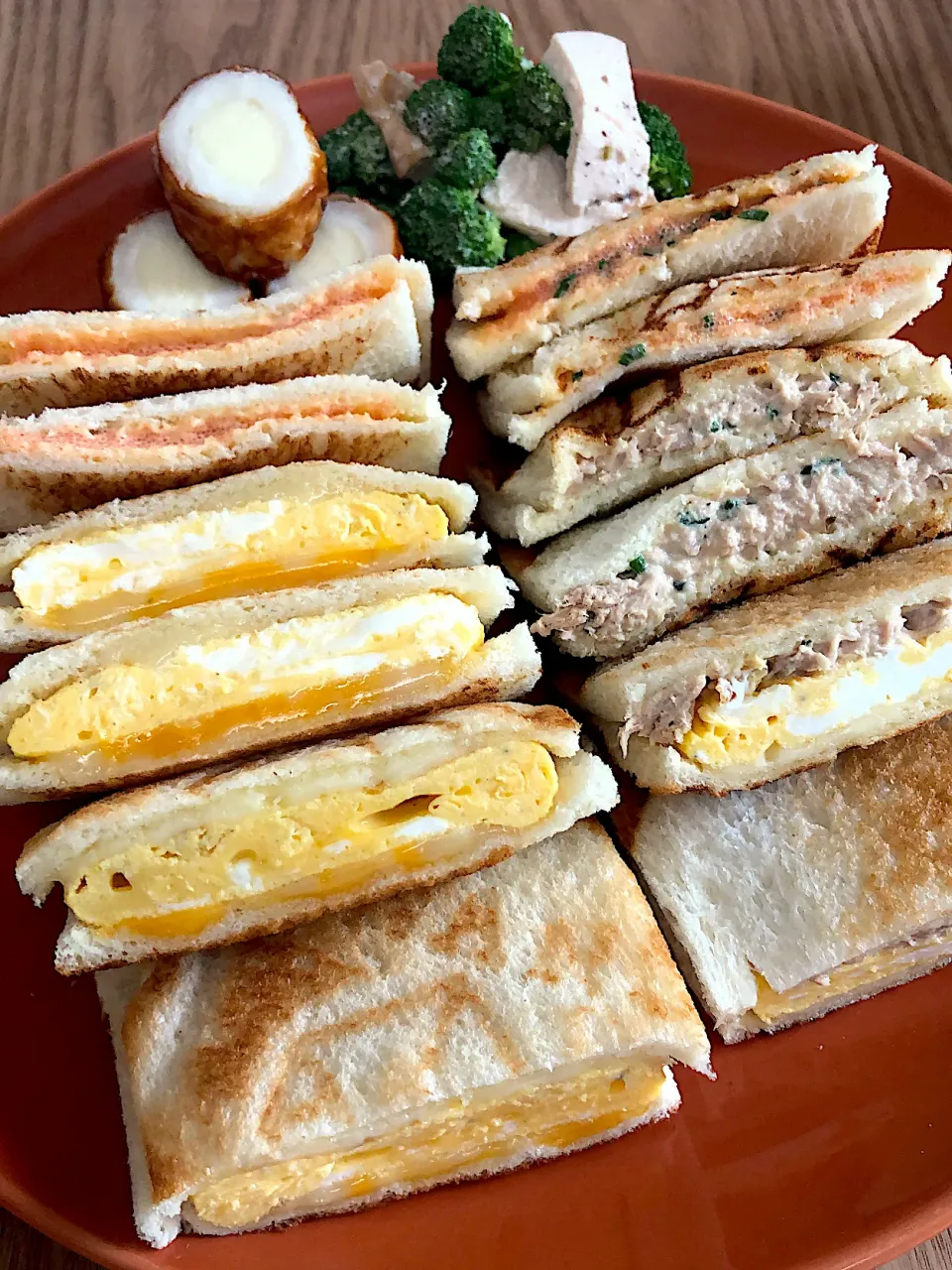 Snapdishの料理写真:お昼はホットサンド。|ゆーこ。さん