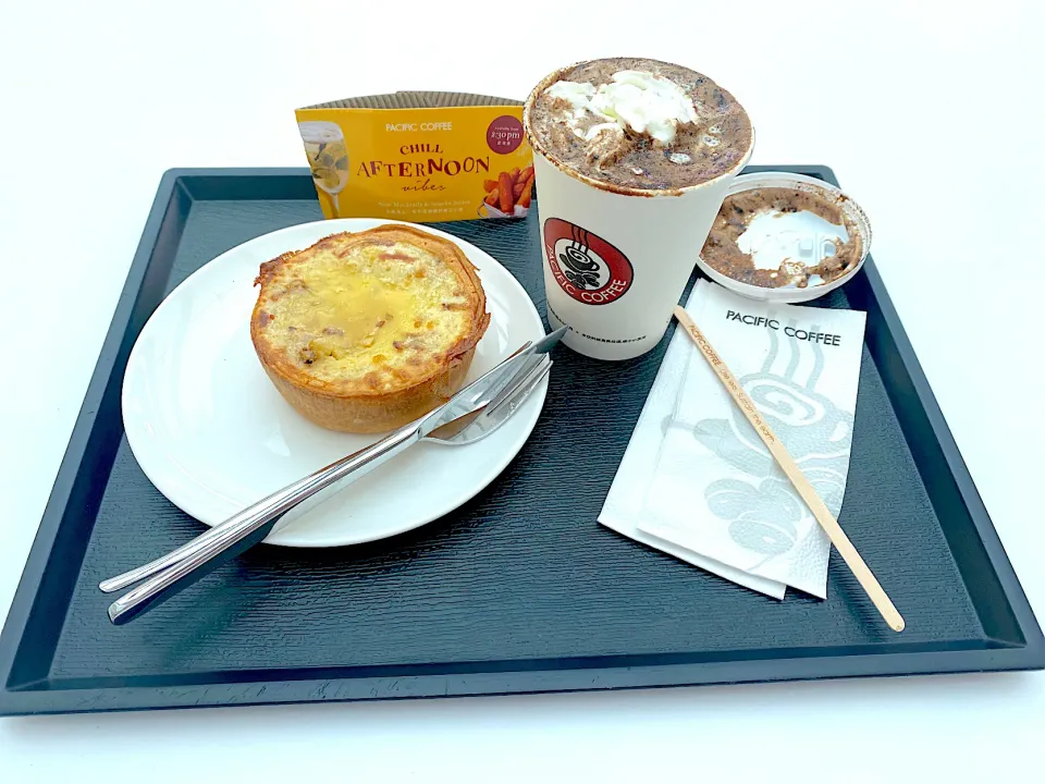 Egg & bacon tart, hot chocolate|skyblueさん