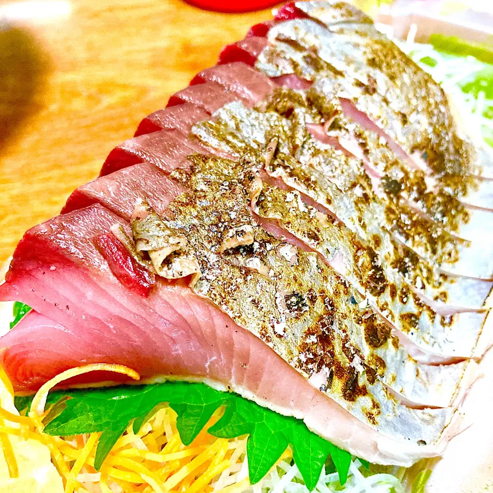 Snapdishの料理写真:すじ鰹の叩き✨お魚屋さんの手作り⭐️|まいりさん