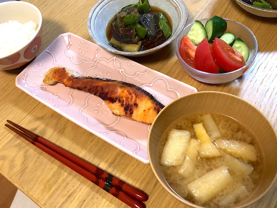 焼き鮭✨ピーマンとなすの揚げ浸し🫑|さおりさん