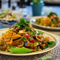 Snapdishの料理写真:がっつり昔を懐かしむナポリタンスパ🍝で日曜日のお昼（昨夜のラタトゥイユの残りを具材に😆）