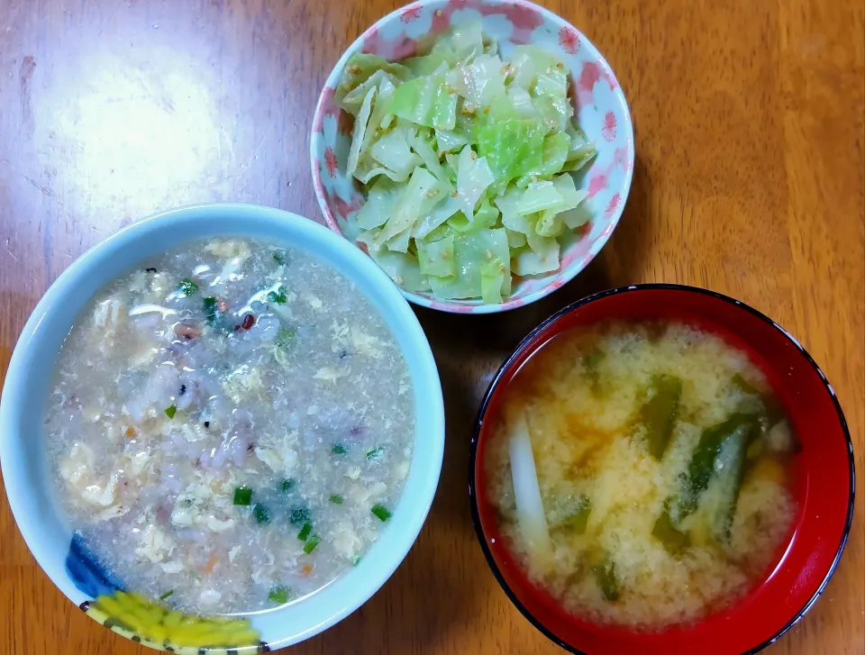 Snapdishの料理写真:８月２７日　鮭雑炊　キャベツの柚子胡椒ナムル　大根とわかめのお味噌汁|いもこ。さん