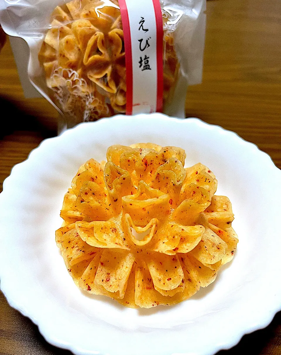 花咲かりん 頂き物  大輪の花のような かりんとう？柿山？ポテチ？ サクサクとして美味しかったです|sakiさん