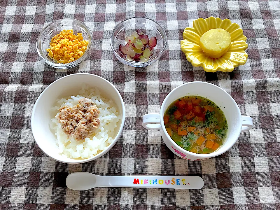 【離乳食】ぶり飯、野菜のお味噌汁、錦糸卵、ぶどう、さつまいも|sayaさん