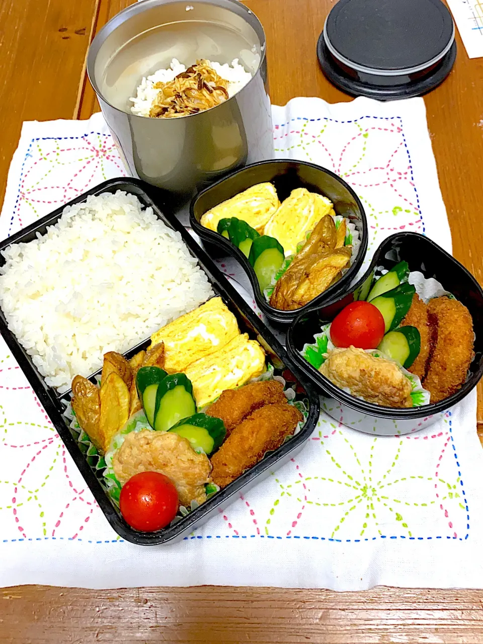 Snapdishの料理写真:8月30日月曜日コロッケ弁当|アッキーさん