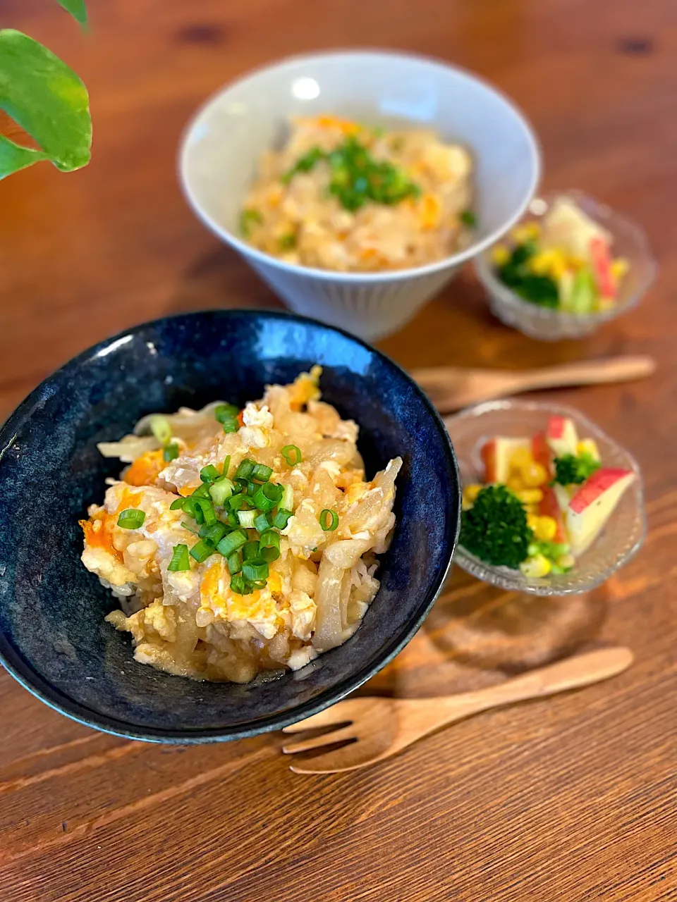 親子丼(ササミを使って).りんごとブロッコリーのサラダ|ＭＡＲＵＥ家の食卓さん