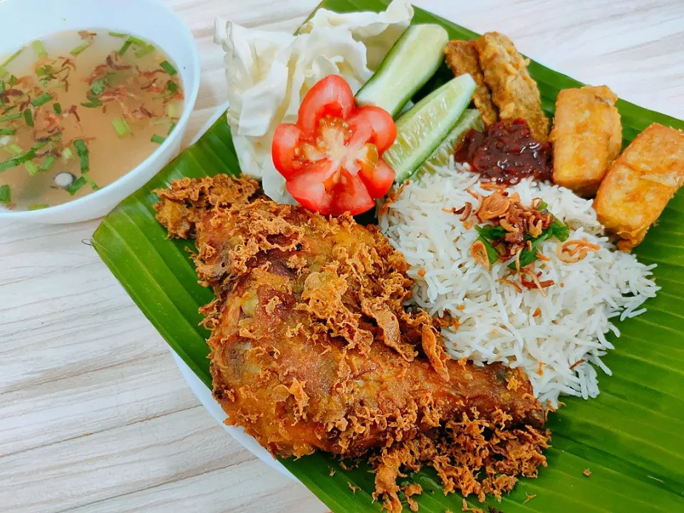 nasi ayam penyet|Muja Muja Retroさん