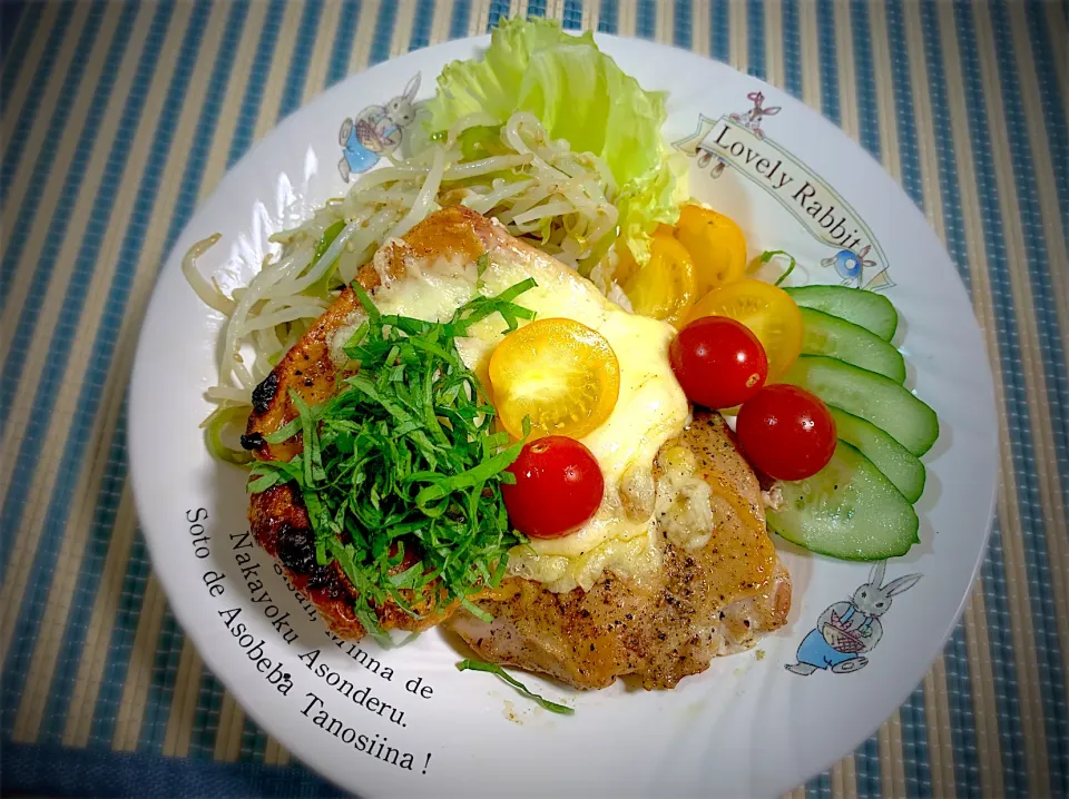 Snapdishの料理写真:鶏もも肉チーズグリル焼き|やまひろさん