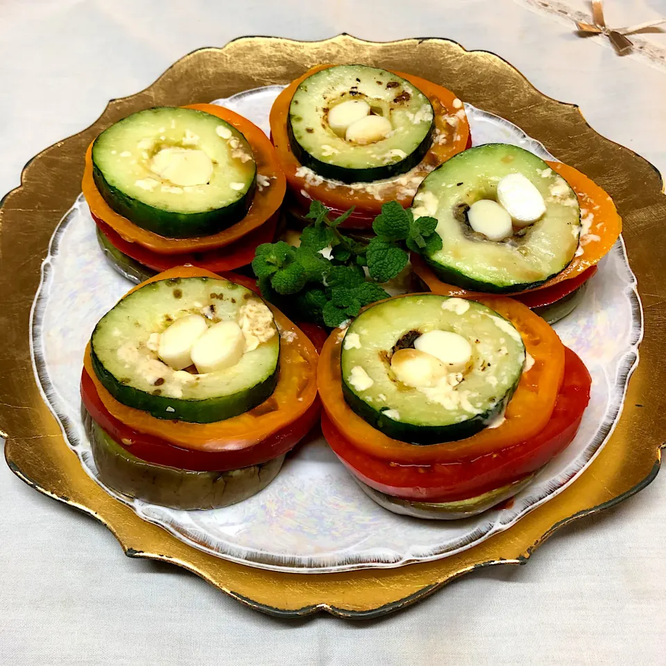 白ナス🍆トマト🍅くろうり🥒チーズ🧀マヨポン💐|henryさん