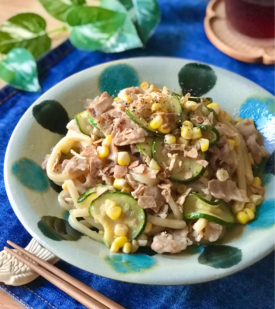 スタミナ満点！夏野菜とにんにく醤油の焼きうどん|てんのすけさん