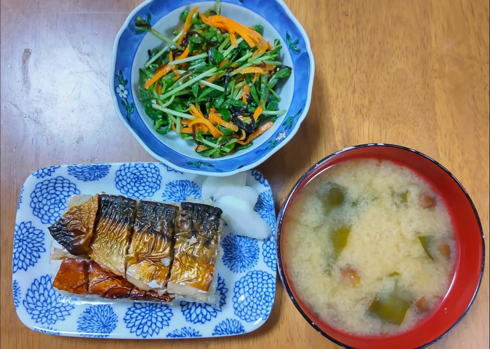 ８月２８日　焼き鯖の押し寿司　豆苗と塩昆布のサラダ　なめことわかめのお味噌汁|いもこ。さん