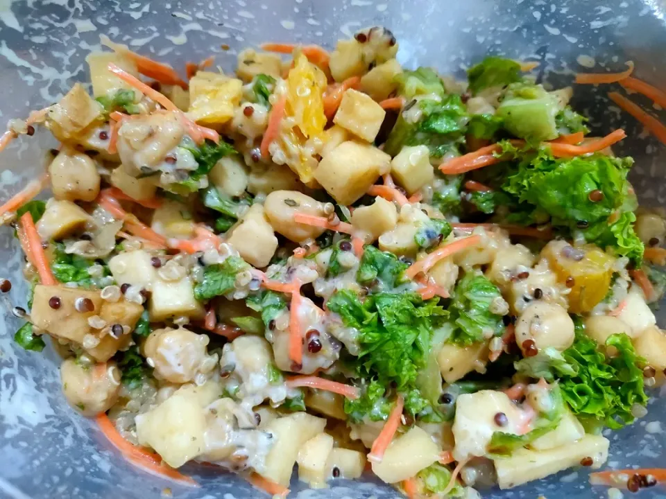 chickpea fruity quinoa salad|Crystall Leongさん