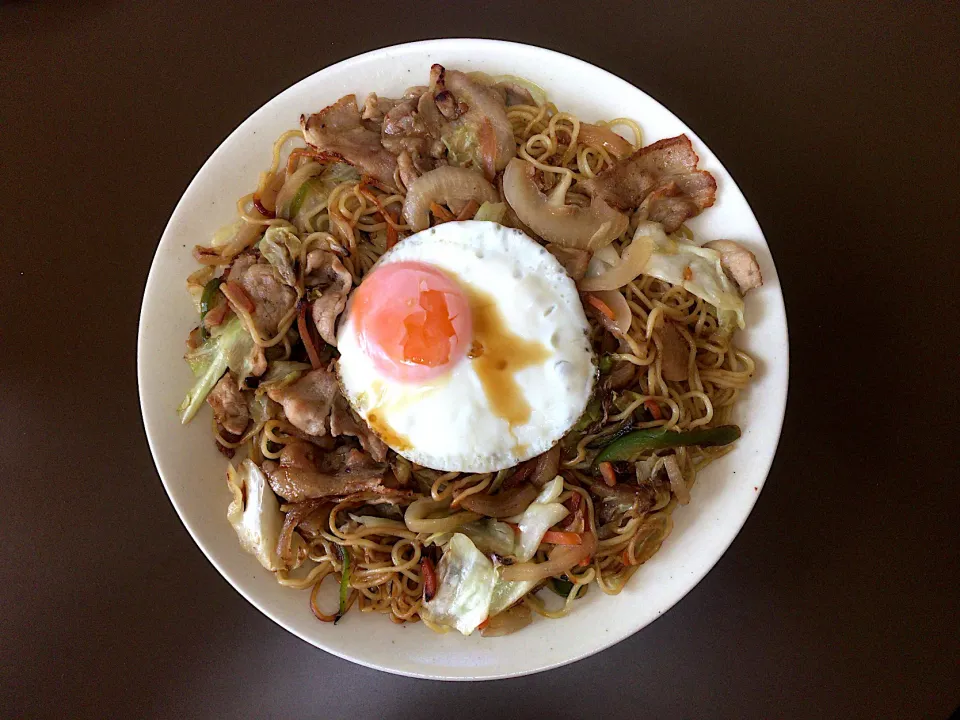 塩焼きそば(目玉焼き入)|ばーさんさん