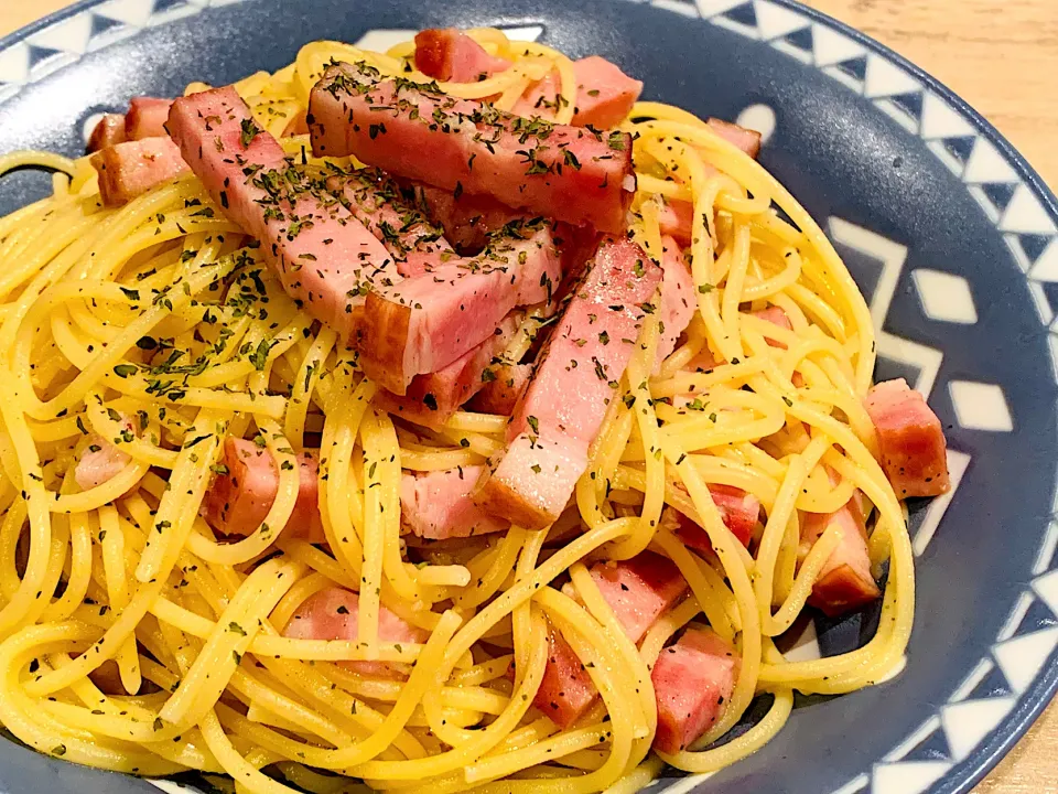 大きめベーコンでペペロンチーノ🍝|ちょこぷりんさん