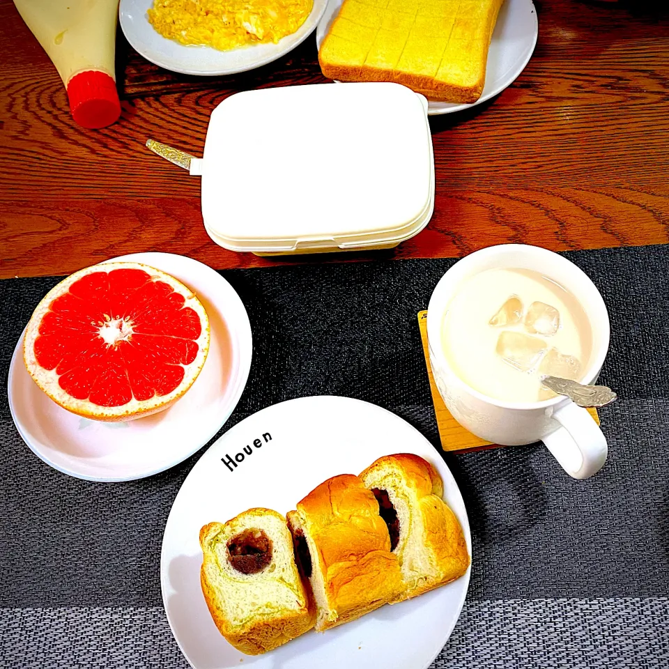 8月 31日　朝ごはん　抹茶粒あんパン、カフェオレグレープフルーツ、|yakinasuさん