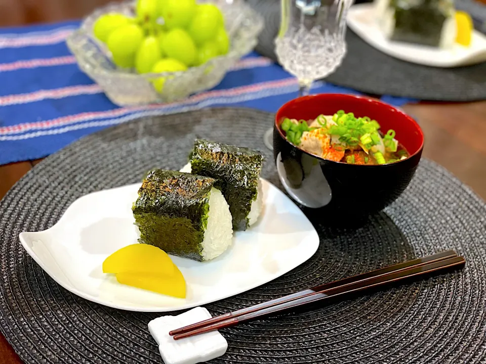 夫リクエストでおむすび🍙定食だけのお夕飯だった🍙|Seikoさん