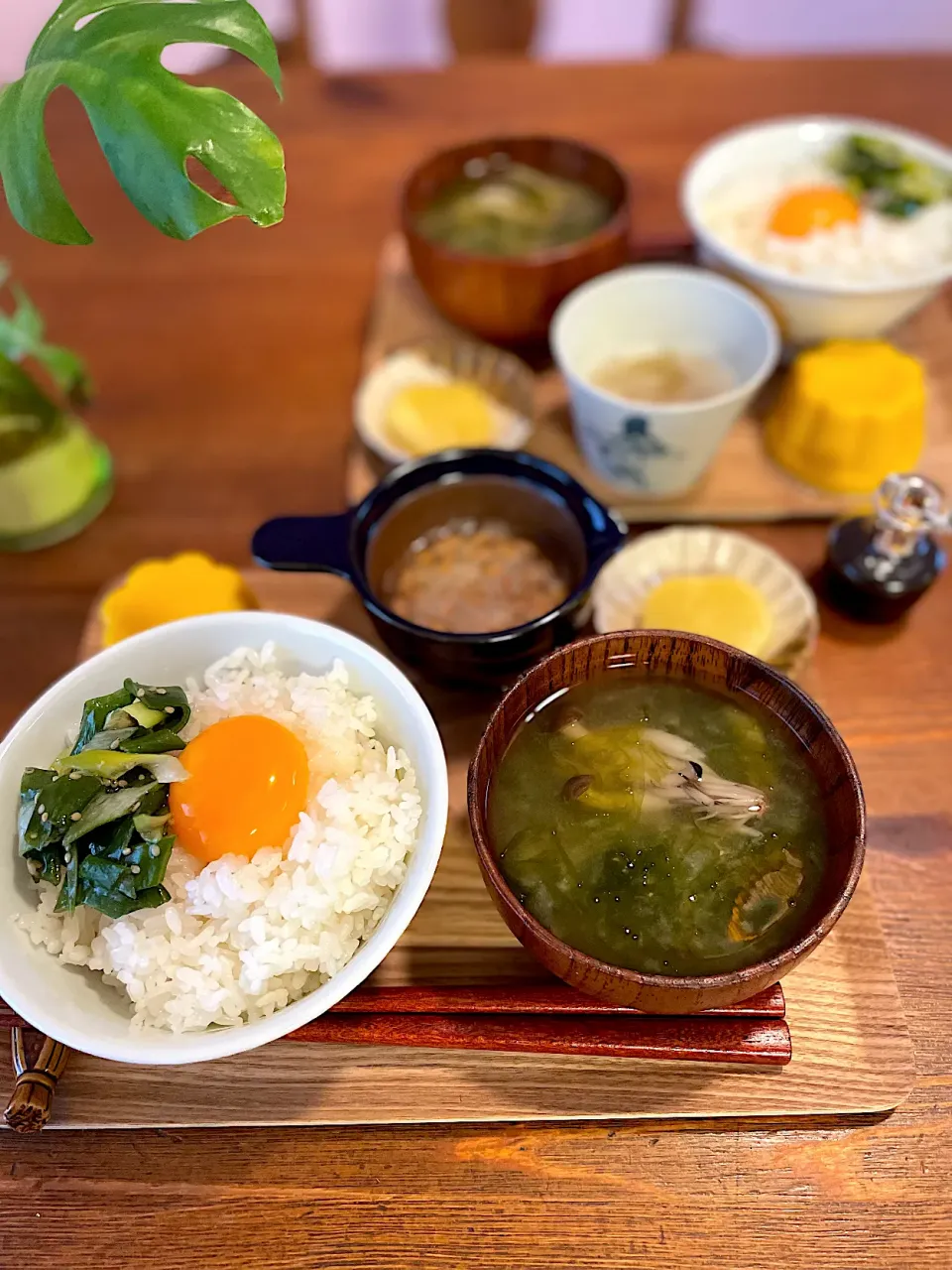 Snapdishの料理写真:卵かけご飯、きのことあおさのお味噌汁|ＭＡＲＵＥ家の食卓さん