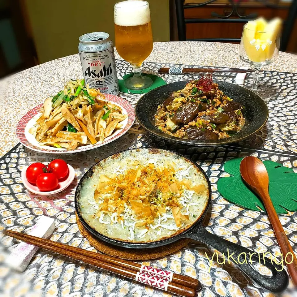 昨夜のおうち居酒屋🍺🏮

山芋の鉄板焼き
なすと大豆のお肉の味噌煮
ヤゲン軟骨とメンマのニンニク炒め
冷やしトマト🍅
りんご🍏|yukaringoさん