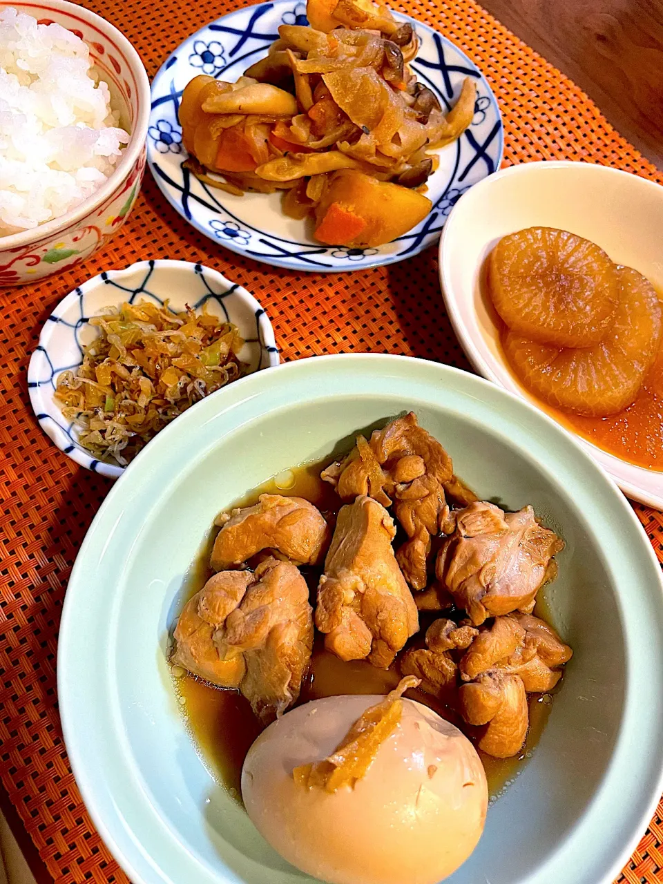 Snapdishの料理写真:鶏肉とたまごのさっぱり煮、大根の煮物、和風ジャーマンポテト、大根皮と葉とじゃこのふりかけ|クリスティーヌさん