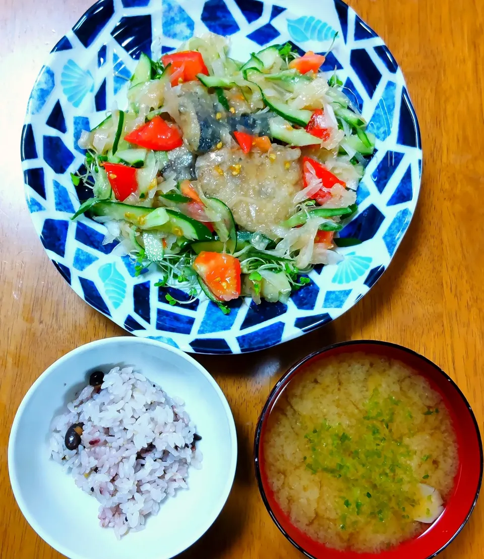 Snapdishの料理写真:８月３０日　鯖と夏野菜のレモン南蛮　舞茸とあおさのお味噌汁|いもこ。さん