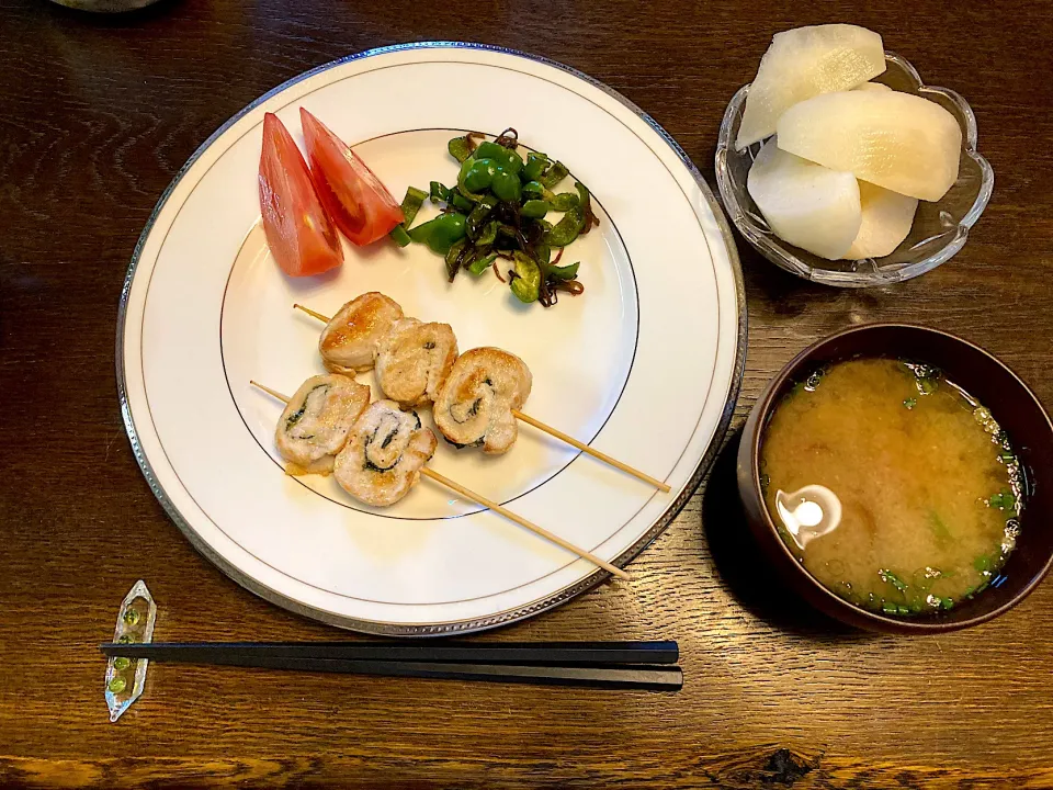 しそ巻き鶏肉、塩昆布ピーマン、梨、椎茸とピーマンのお味噌汁|カドラさん