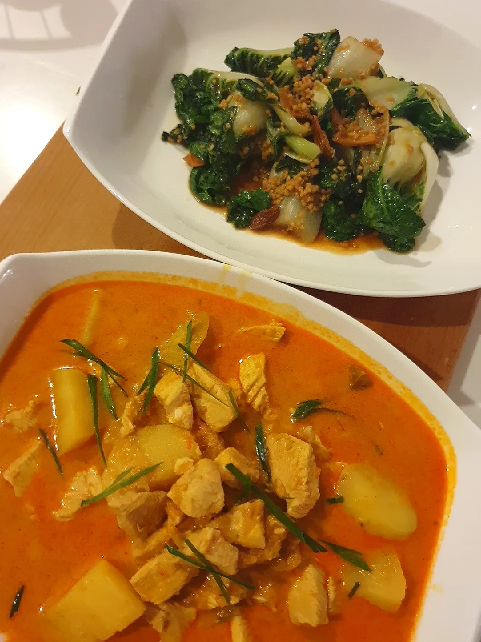 Kapitan Chicken Curry and Stir Fried garlic Pak Choy|YCさん