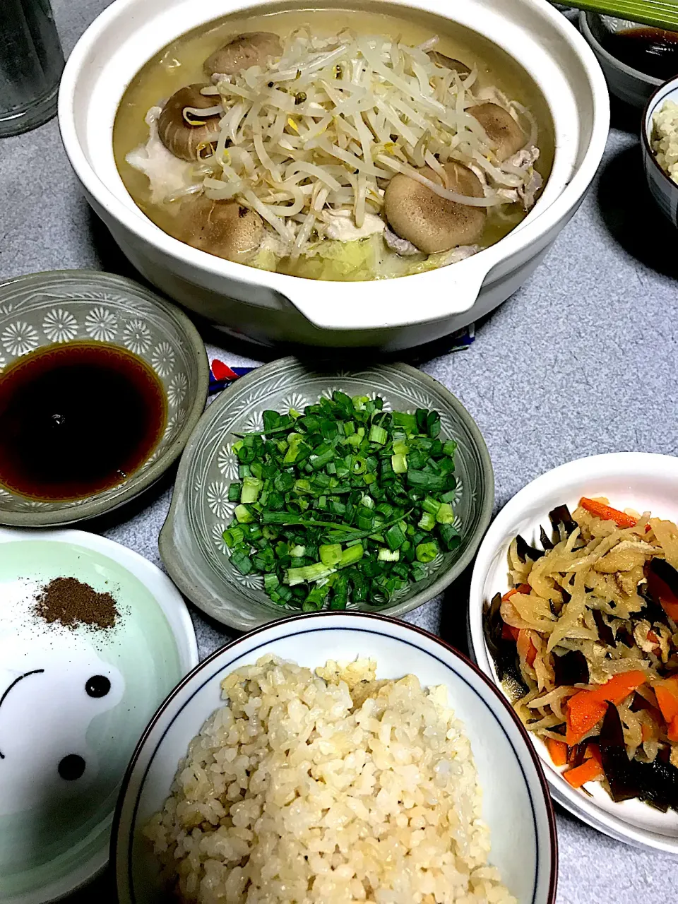 今日は涼しいので鍋で！ #夕飯 ロウカット玄米ご飯、白菜椎茸ポークもやし鍋(塩花椒、ポン酢)、ネギ、切り干し大根|ms903さん