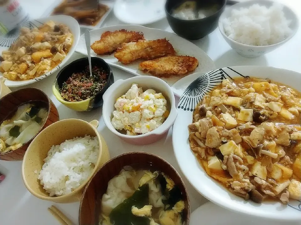 夕食(*^^*)
豚肉としめじと油揚げの麻婆豆腐風
カラスカレイバターソテー
マカロニポテトサラダ
梅ちりめんじゃこ
ワンタンスープ(ワカメ、卵)|プリン☆さん