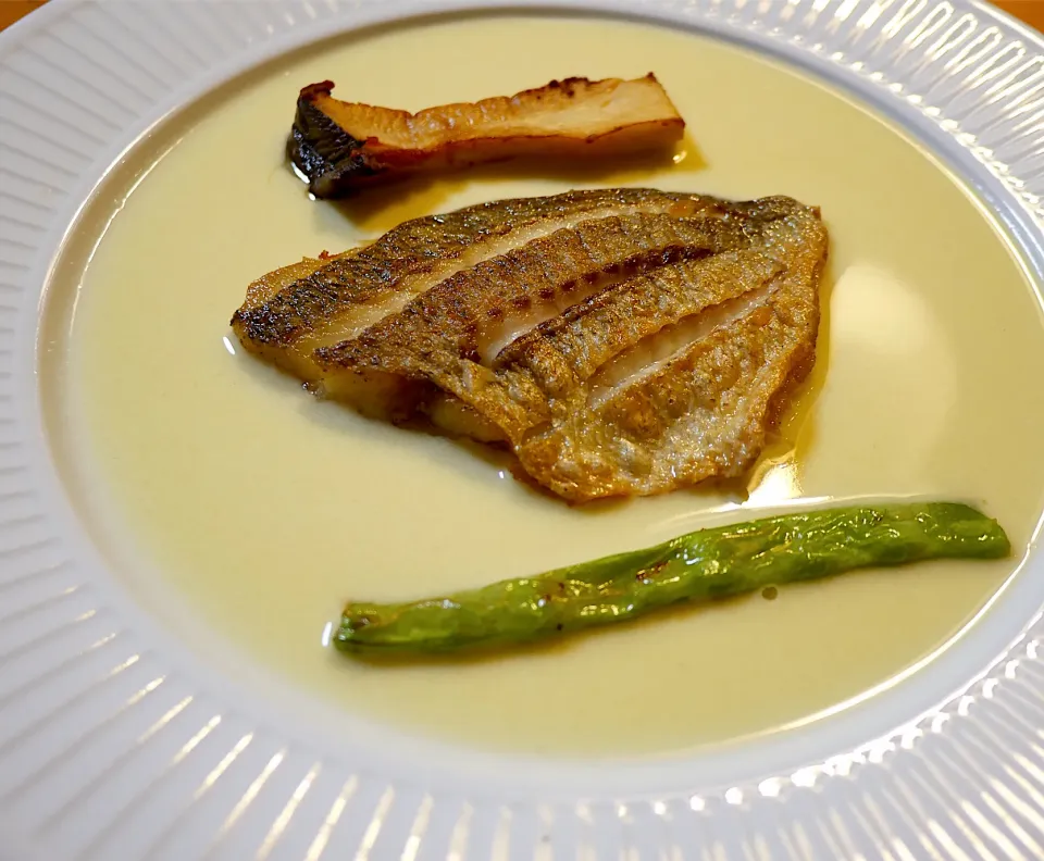 クロダイのポワレ・ソース・ヴァンヴラン|沖縄「ピロピロ」ライフさん