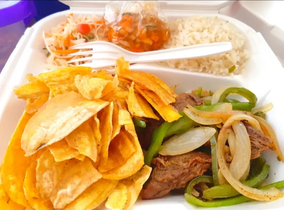 Deliciosas fajitas de res con vegetales. Solo en #kioskodelaabuela|Marveth Jarquinさん