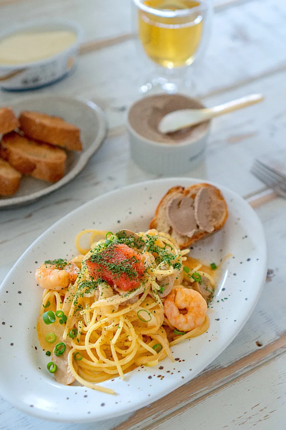 Snapdishの料理写真:エビと明太子のクリームパスタとレバーペーストのランチ|kayokoさん