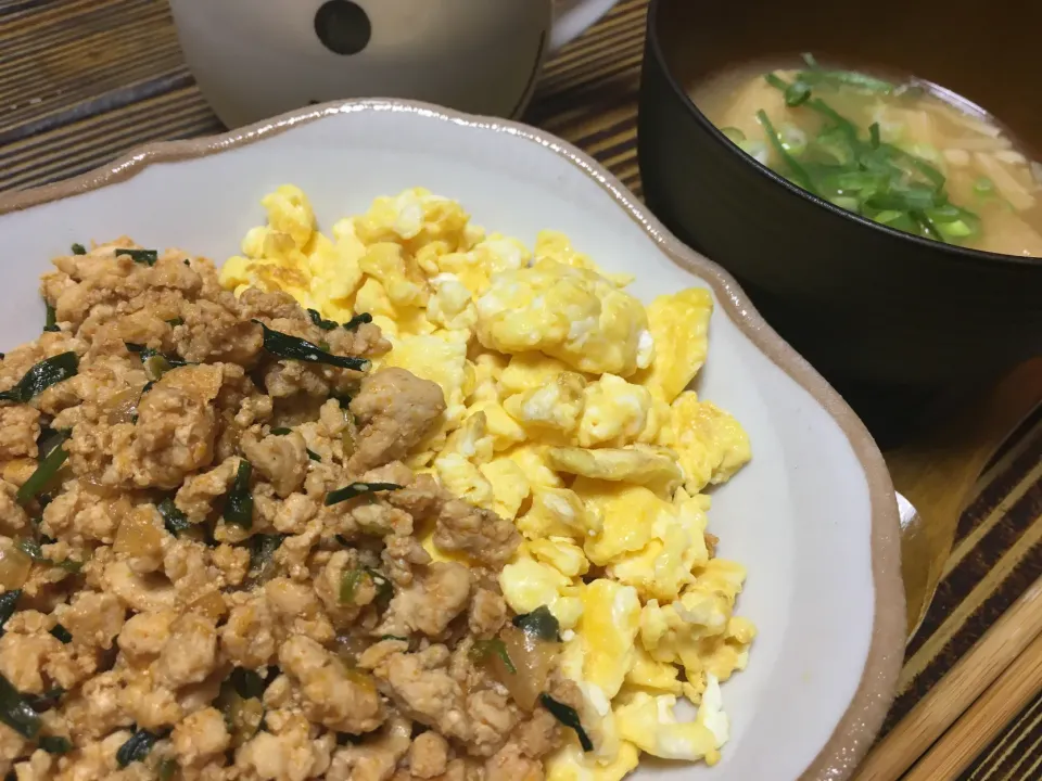 韓国風🇰🇷鳥ミンチで2色丼|ようか✩.*˚さん