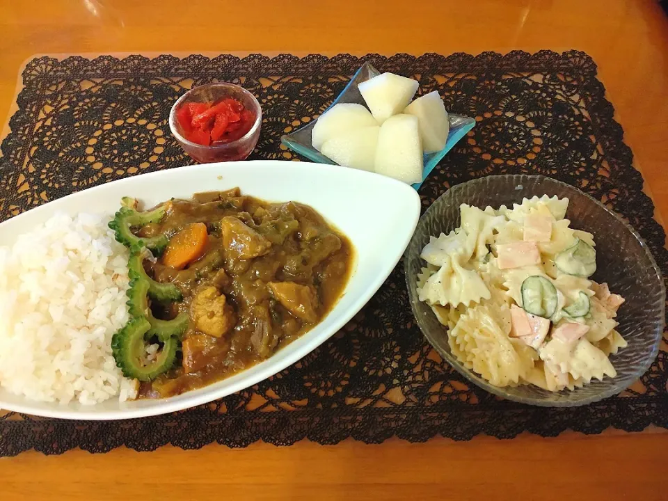 Snapdishの料理写真:☆夏カレーライス
☆マカロニサラダ
☆福神漬
☆梨|chikakoさん