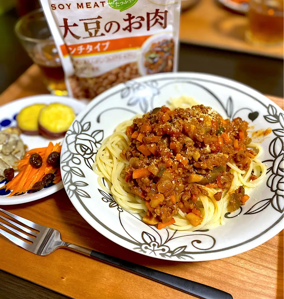 大豆のお肉ミートスパゲティ　ごぼうのクリームチーズ和え　人参ラペ　さつまいもレモン煮|ちぐあささん