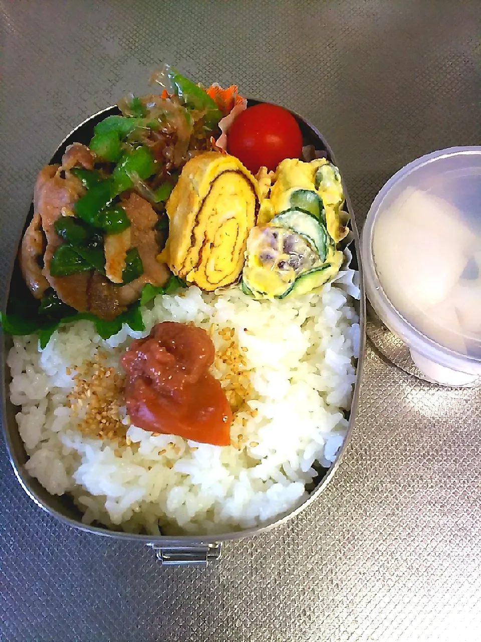 Snapdishの料理写真:豚もも肉の塩麹焼弁当|ぱんださん