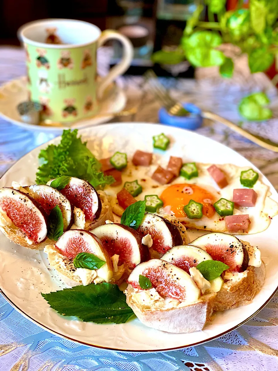 今が旬のいちじくとクリームチーズのオープンサンド （焼き立てホワホワのバゲットで🤩）|paaruさん