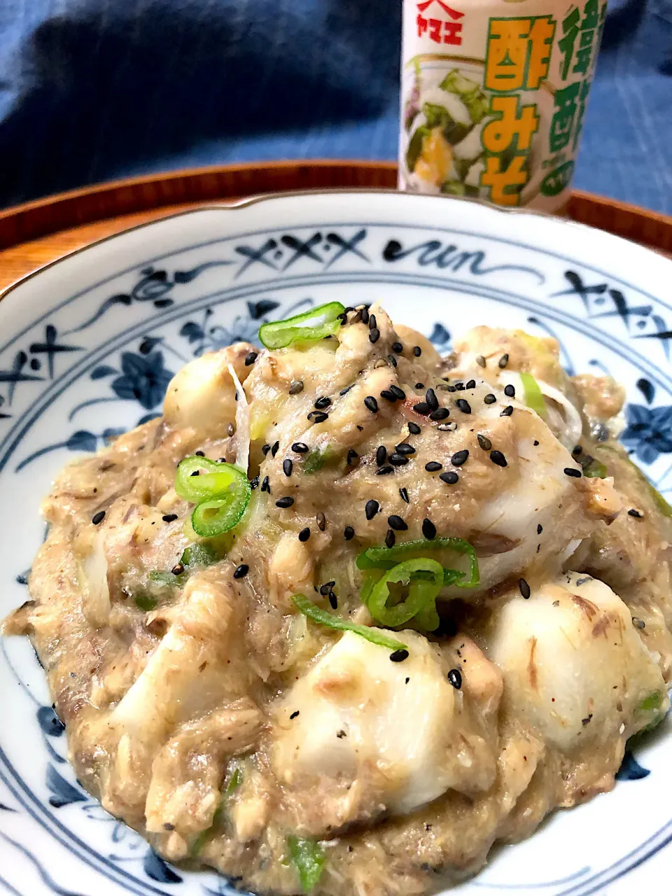 宮崎おばあちゃんの味を習いました。
郷土料理　ぬた芋アレンジ
サバ缶と里芋、へべす酢味噌
ネギ、ごまを使って。|Cuisineさん