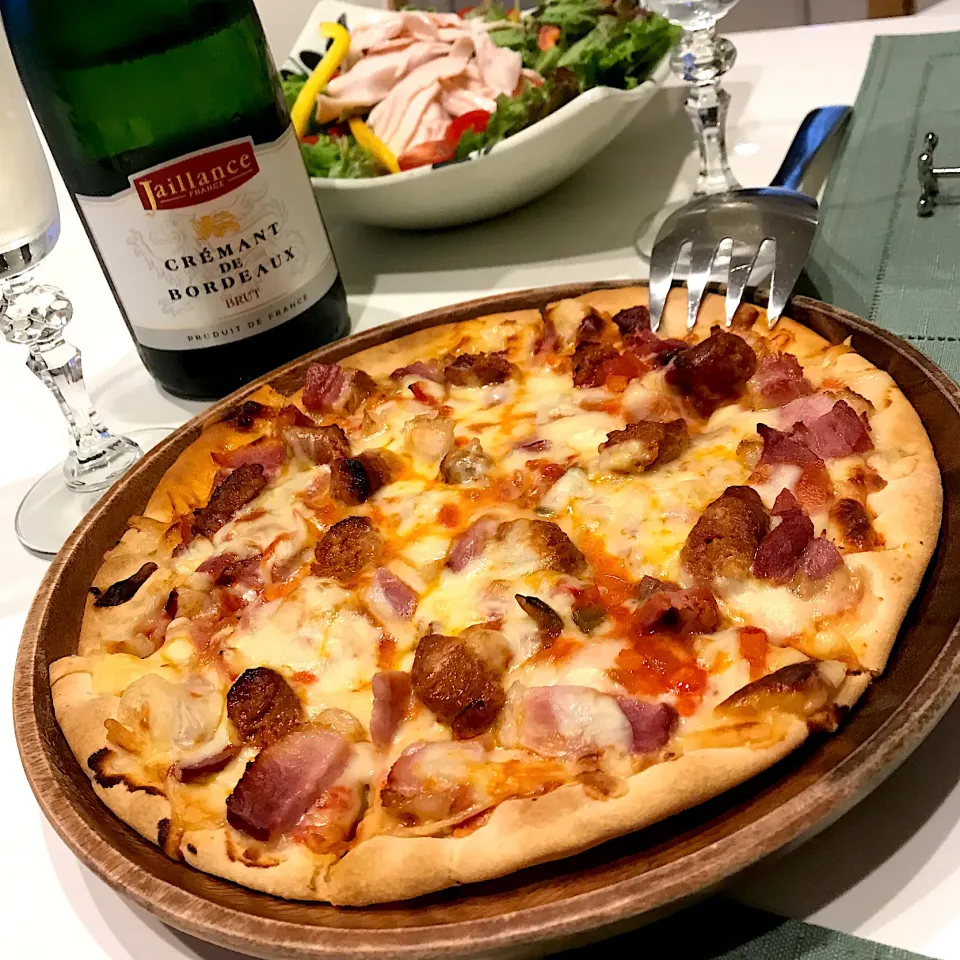 Snapdishの料理写真:チョリソーとベーコンの🍕サラダチキン🥗➰🥂|ナムナムさん